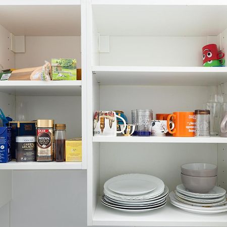 Bright Studio On Golders Green Road Лондон Екстериор снимка