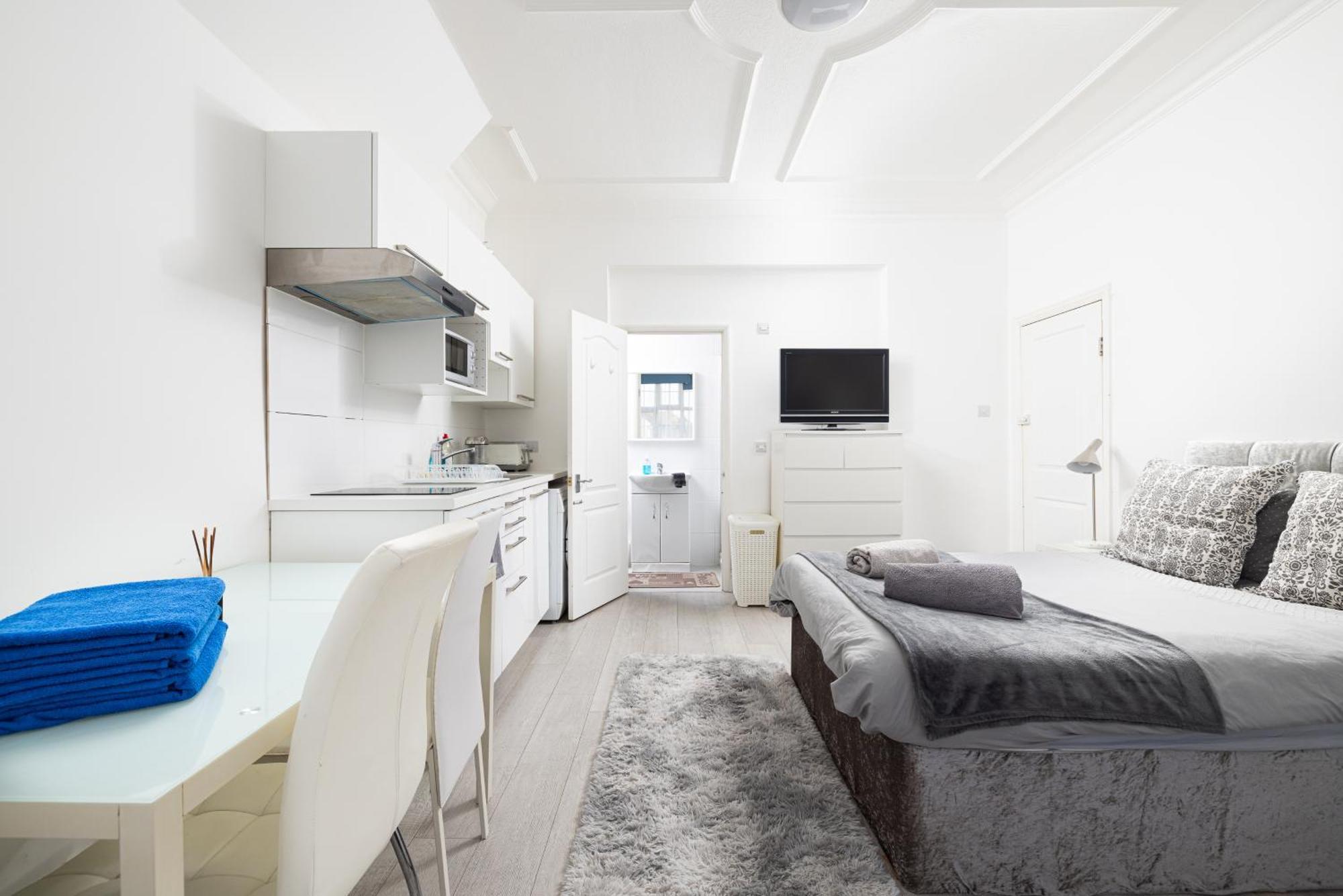 Bright Studio On Golders Green Road Лондон Екстериор снимка