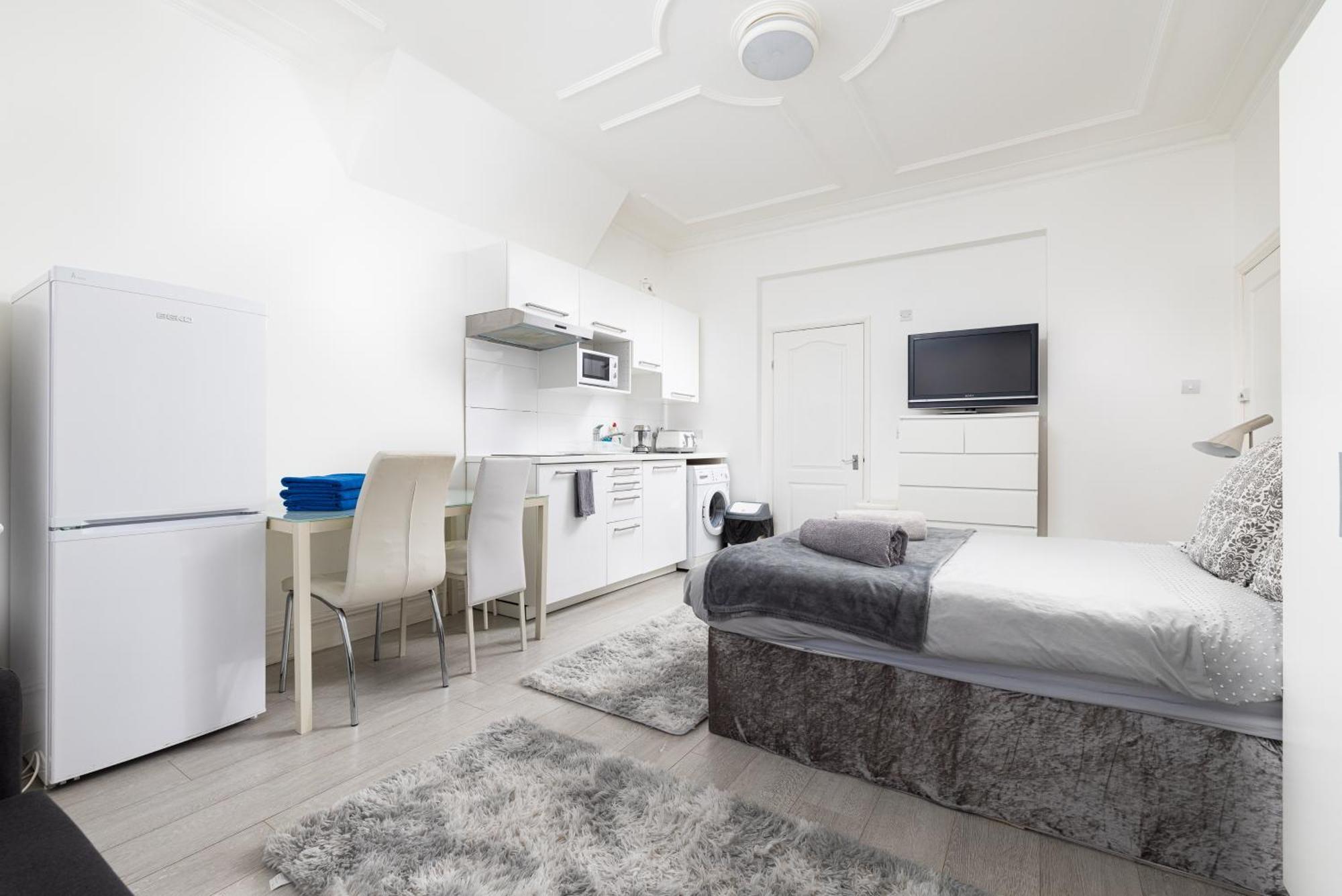 Bright Studio On Golders Green Road Лондон Екстериор снимка