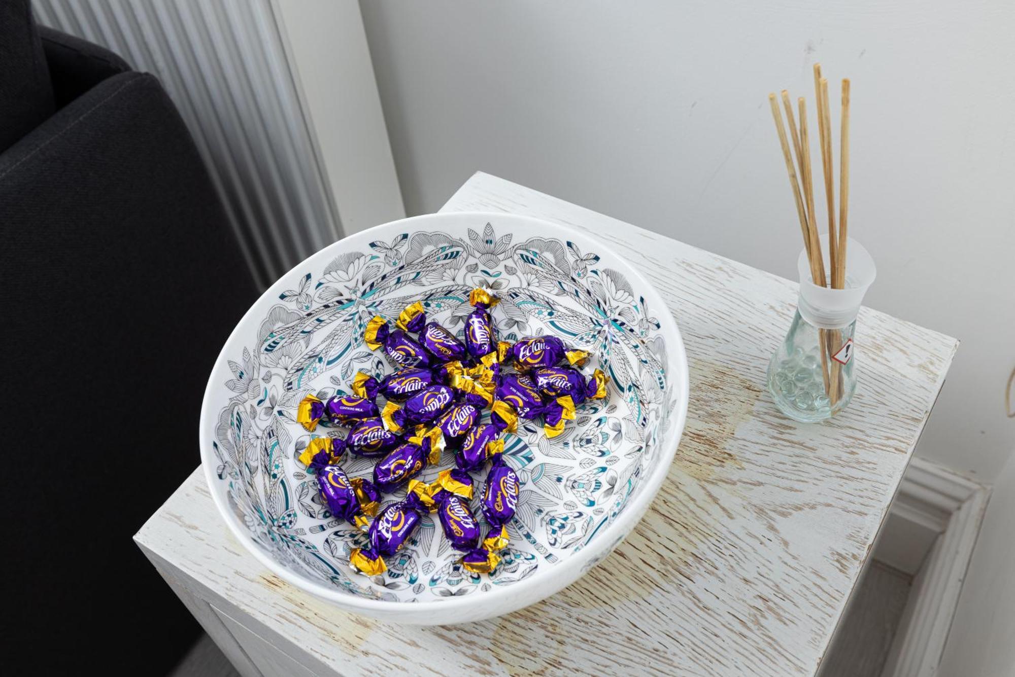 Bright Studio On Golders Green Road Лондон Екстериор снимка