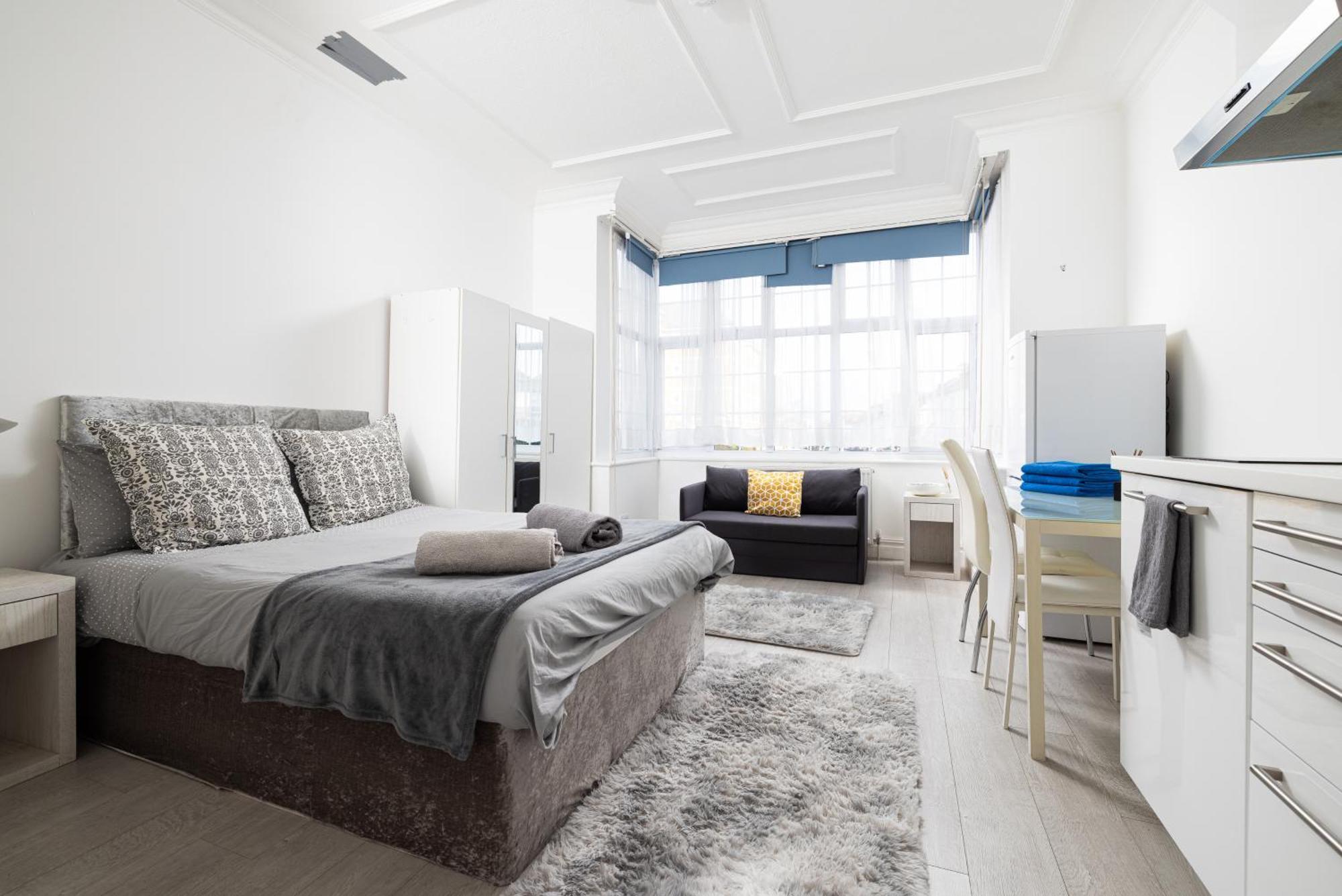 Bright Studio On Golders Green Road Лондон Екстериор снимка